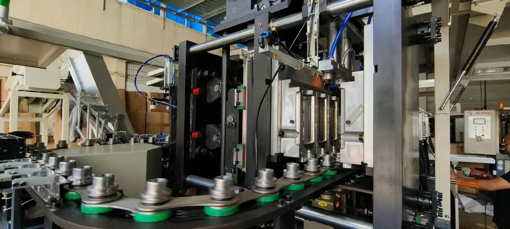 專業(yè)制造，高效可靠 探索一拖三2升全高配PET吹瓶機(jī)的卓越性能與優(yōu)勢