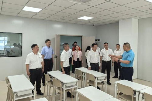 產教融合賦能智能制造 電子信息產業學院‘廠中?！浇遗? class=